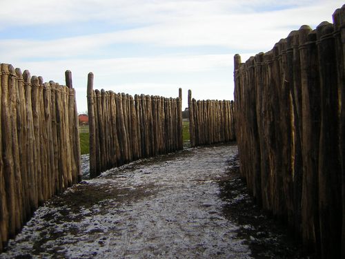 i-4d88f4711cc9ef0348f4b8a80914164b-WoodHenge-Goseck-Germany-Ringwalk-thumb-500x375.jpg