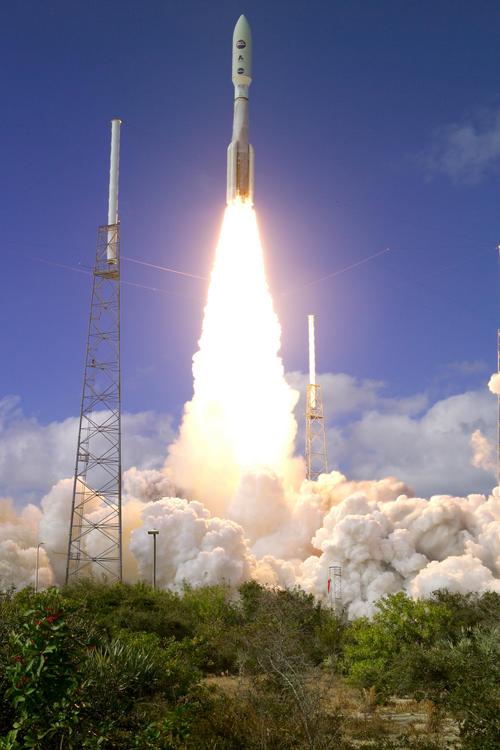 i-e38a4b592a1a3ea983cf5b2c4b4c515a-Atlas_V_551_climbing_into_the_sky-thumb-500x750.jpg